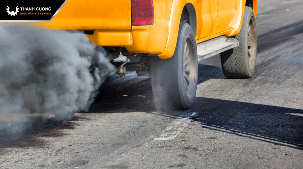 ô tô xả khói đen